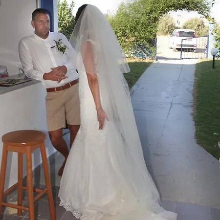 Eleni's Апарт-отель