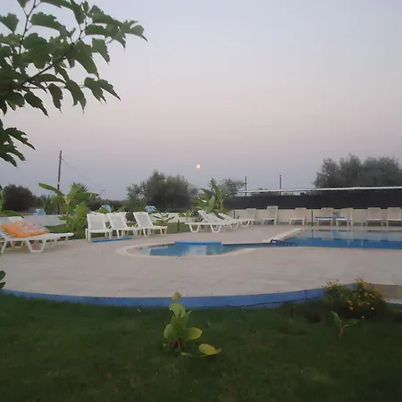 Eleni's Aparthotel *